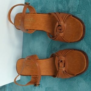 Vintage- Young N Fair tan sandals